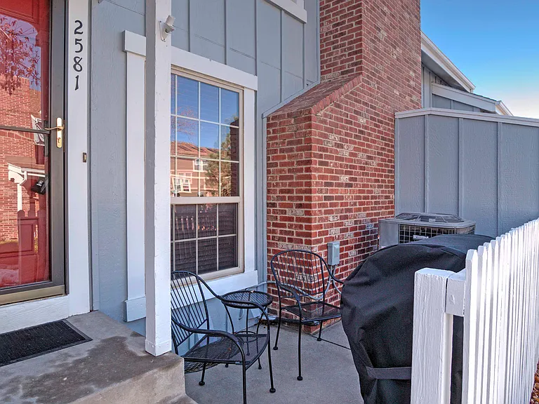 2581 Hatch Cir #2581 — Photo 2