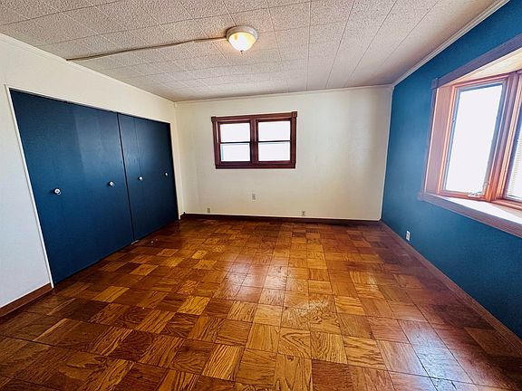 3rd image of 111 Maple St