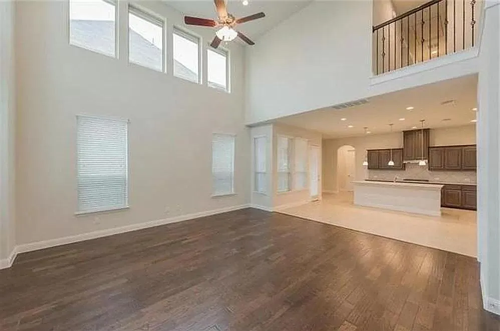 3 bed, 2.5 bath, 2039 sqft, $2,590 — Photo 1
