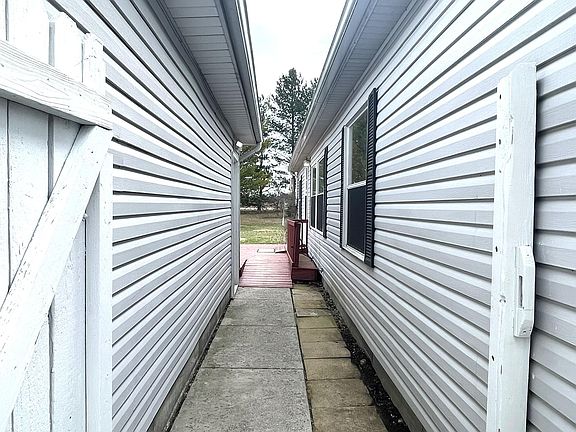 5th image of 229 Cadgewith Blvd E