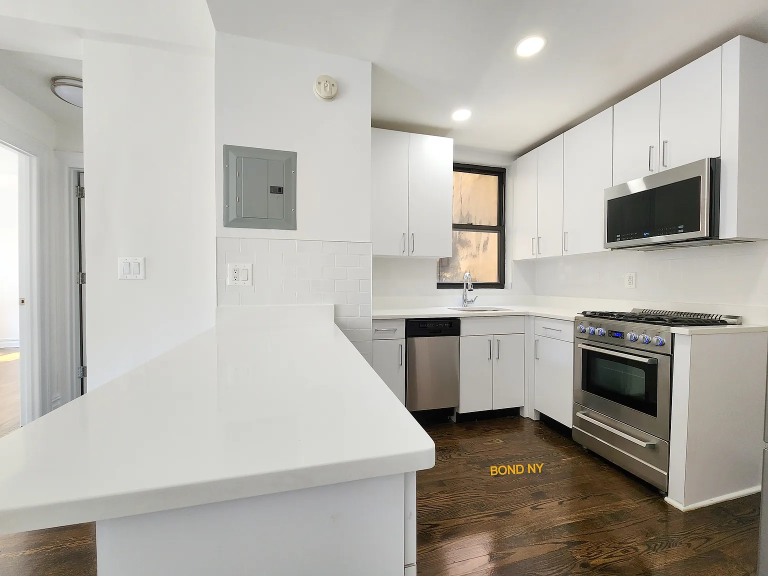 156 East 37th Street — Photo 2
