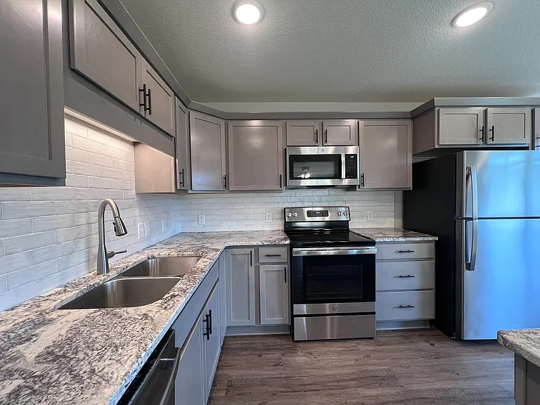 Gateway Place Apartments — Photo 54