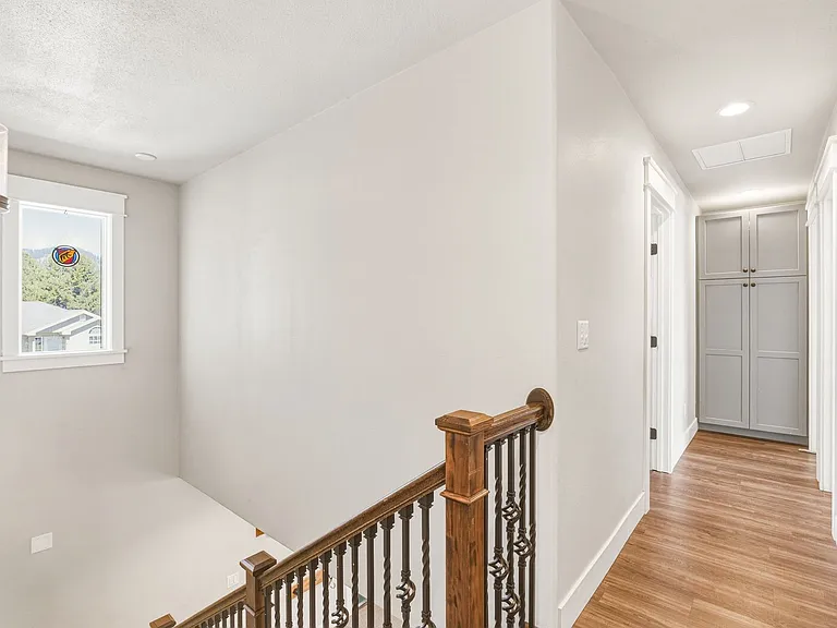 317 Meadow Dr — Photo 12