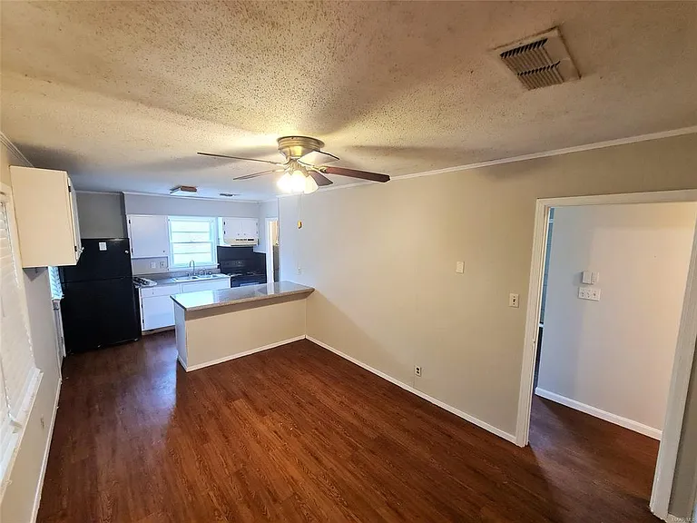 516 Lawndale Ln — Photo 5