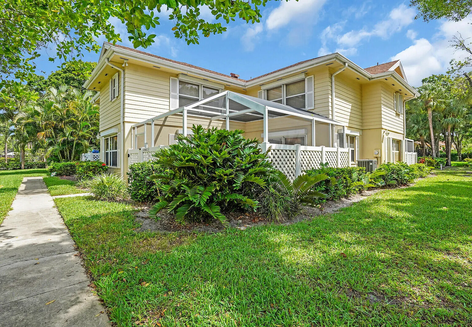 Wellesley At Lake Clarke Shores 56c — Photo 1