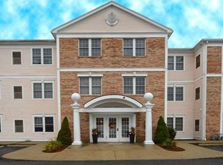 1 Millbrook Ln APT 105, Wakefield, MA 01880