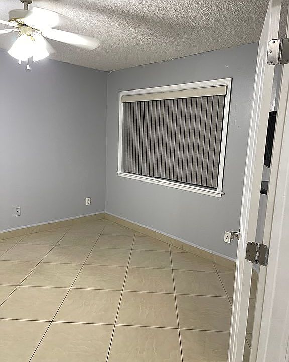 1st image of 218 Deer Lake Cir