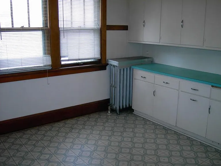 1820 E Hartford Ave — Photo 7