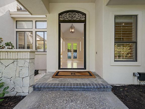 3rd image of 5431 Blackhawk Drive