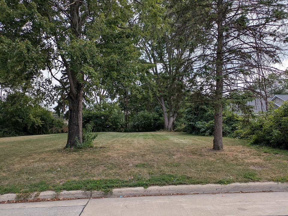 1st image of Hipp St