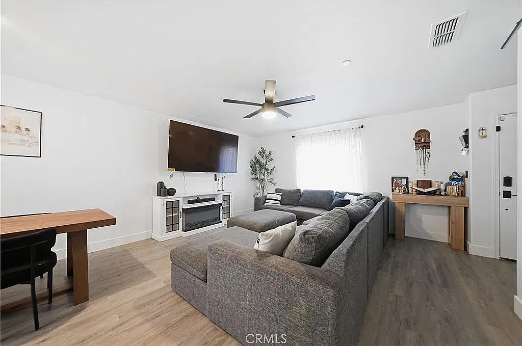 3 bed, 1214 sqft, $2,200 — Photo 3
