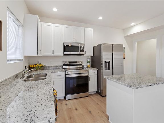 5th image of 3527 N College Ave Unit 2