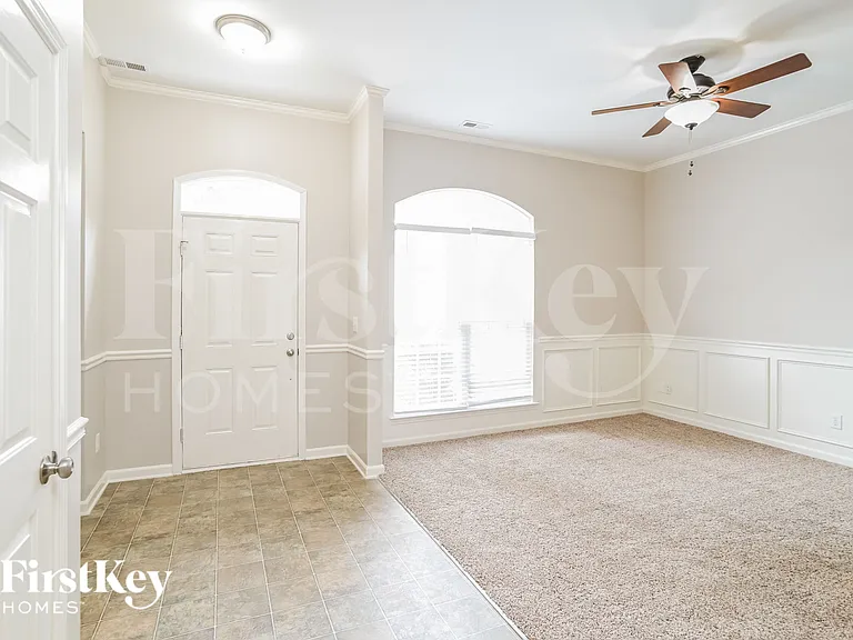 2015 Farmingham Ln — Photo 3