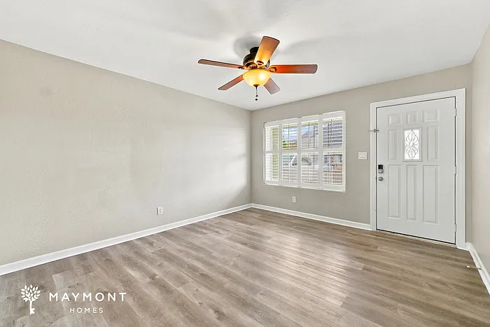 3 bed, 2.0 bath, 1328 sqft, $2,145 — Photo 3