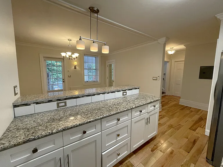 Kitchen/ Living Room