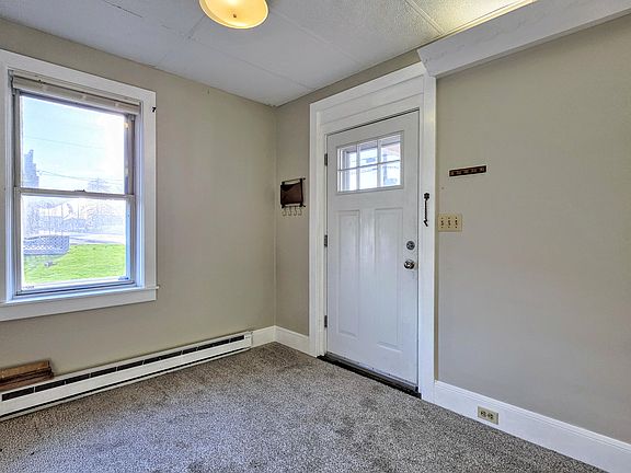 3rd image of 1042 Martindale Rd