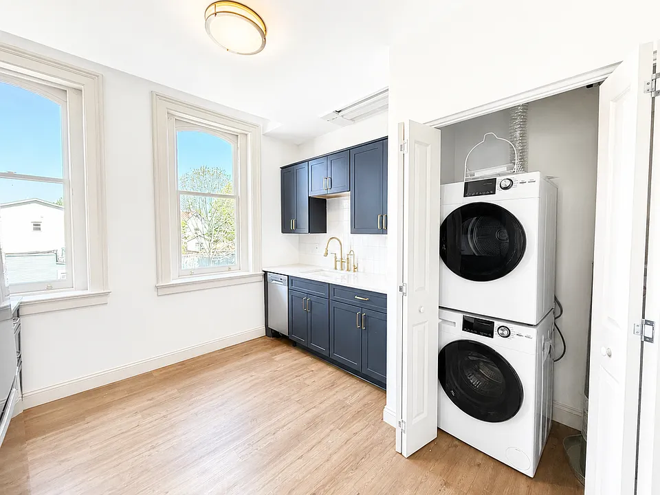 319 Connecticut St #2