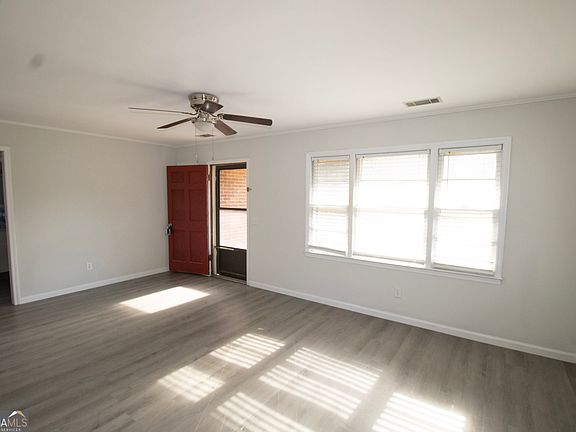 2nd image of 517 E Main St