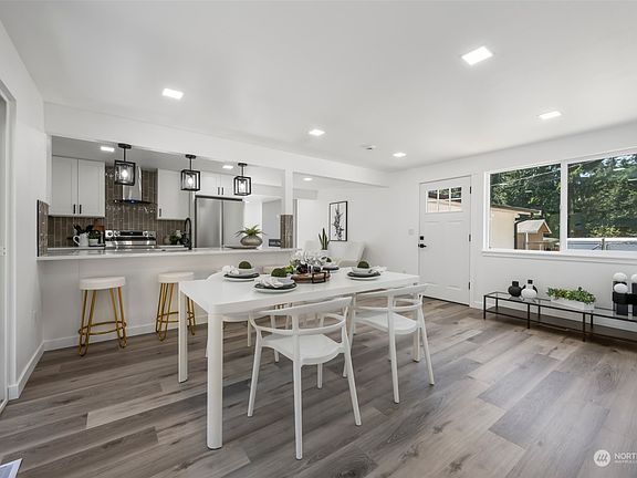 4th image of 17810 77th ST E
