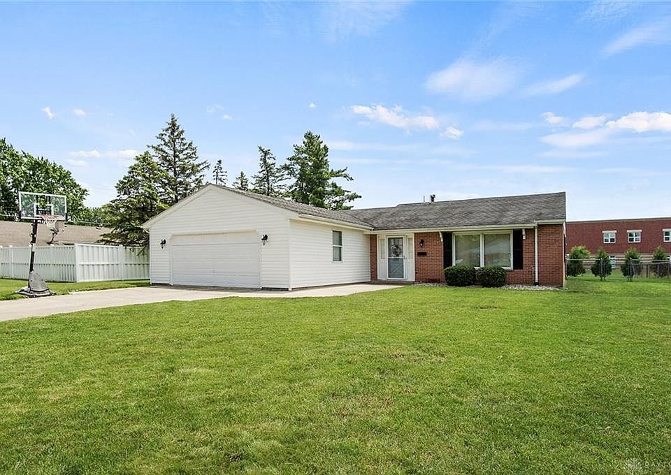 1st image of 1703 E Parkway Dr