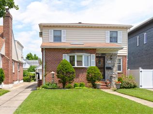 7515 183rd St, Fresh Meadows, NY 11366
