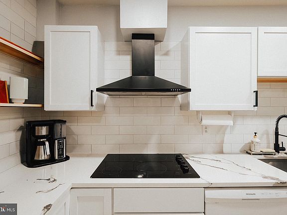 4th image of 11 Seminary Ave