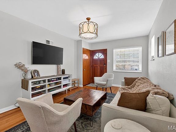 4th image of 5028 Shrewsbury Ave