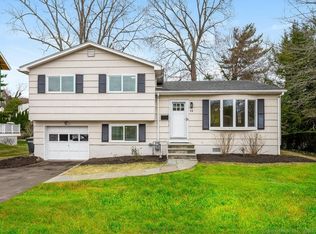 14 Amherst Rd, Riverside, CT