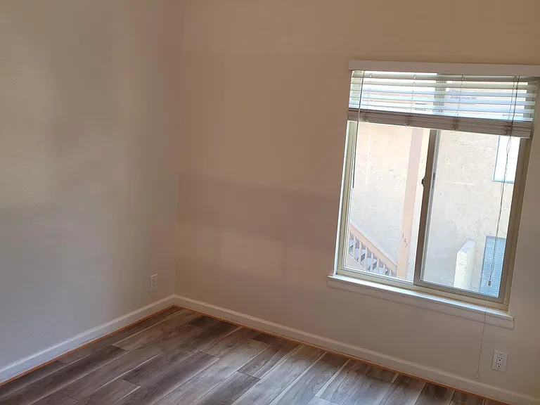 169 Lemon Grv — Photo 4