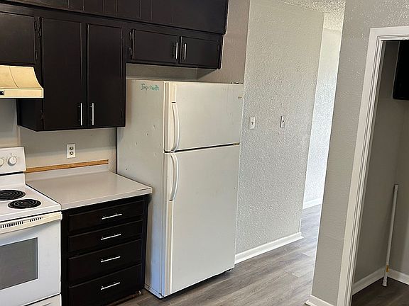 4th image of 108 W Anderson Ave