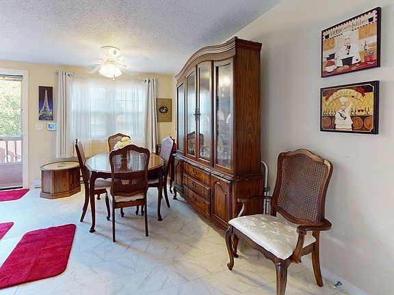 4th image of 420 Main St APT 71