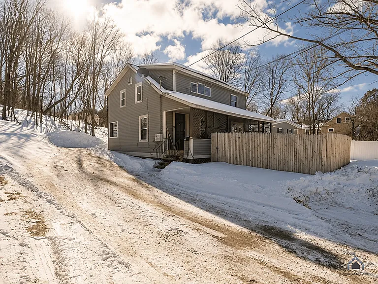 37 Windsor St #1 — Photo 3