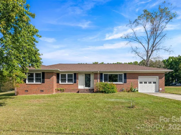 223 W Hammond St, Heath Springs, SC 29058