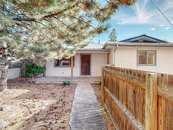2nd image of 1528A Taos St