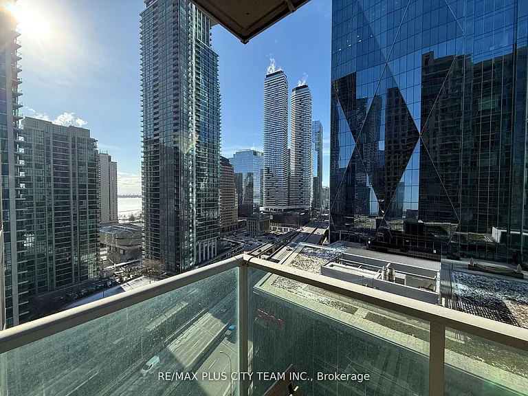 18 Yonge St #2013 — Photo 23