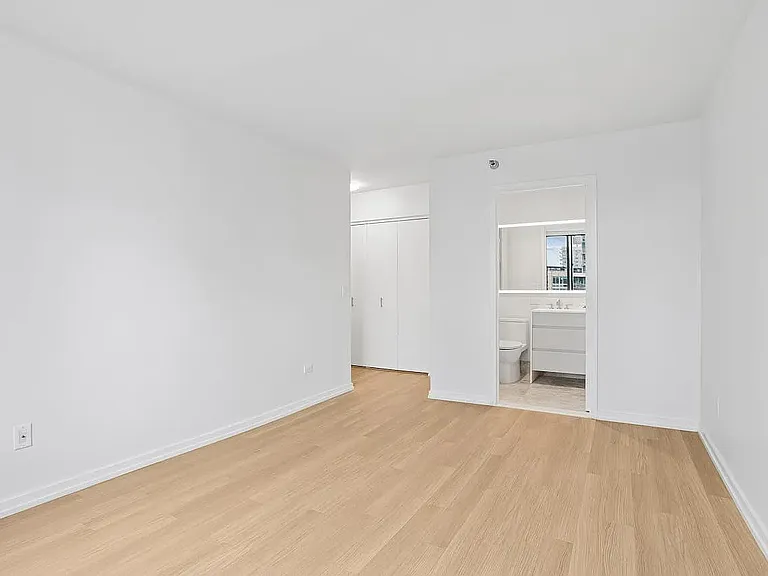 75 W End Ave #R21C — Photo 9