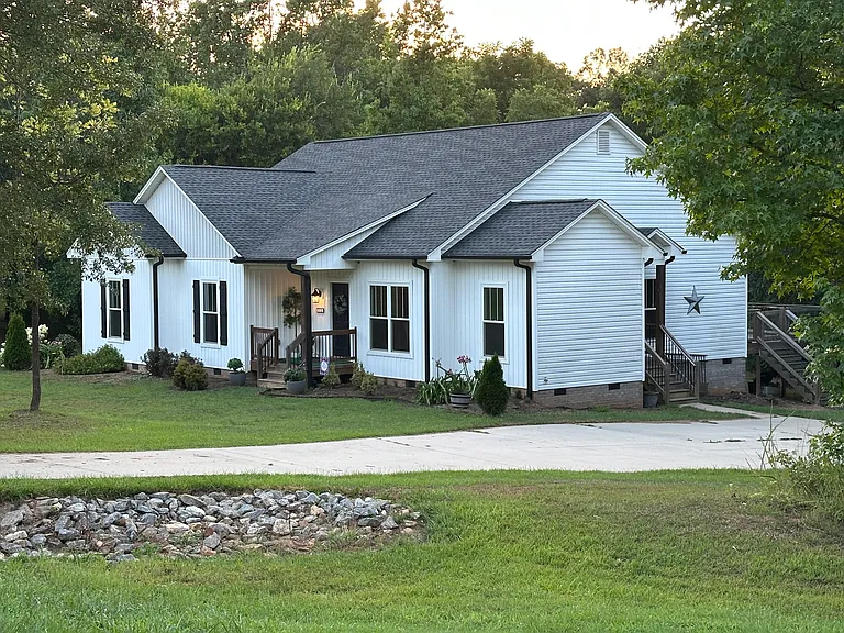 112 Honey Hill Ln — Photo 1