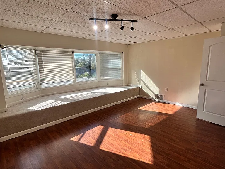 20900 Birch St — Photo 4