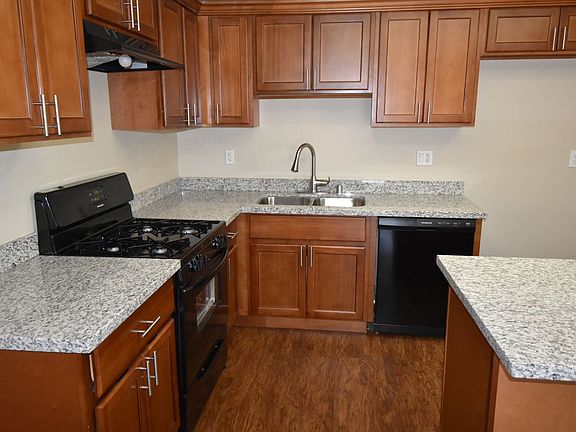 3rd image of 2841 Seville Cir