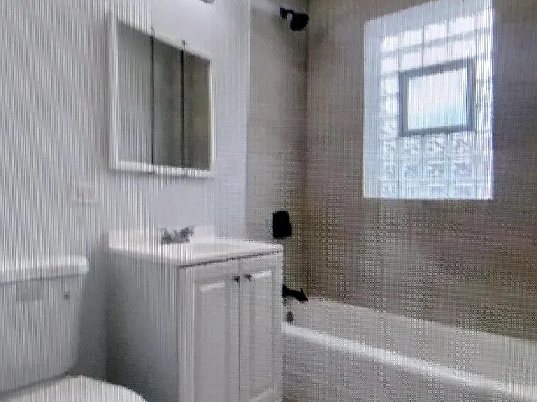 1048 W 81st St #2 — Photo 11