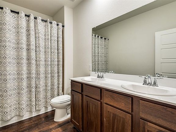 2nd image of 2205 Miramar Dr