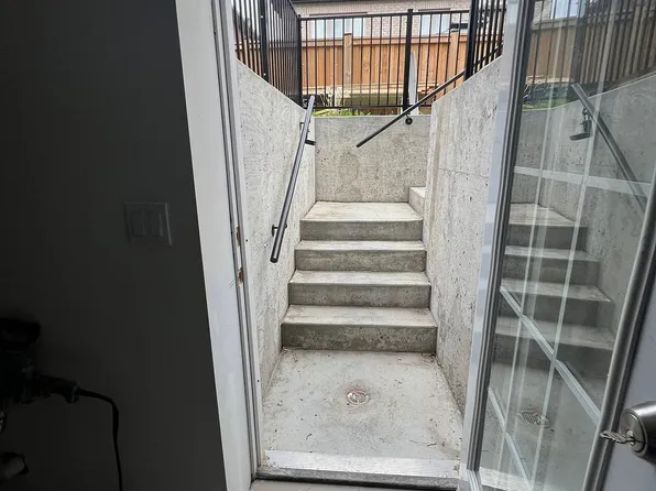 1042 Kingpeak Cres, Pickering, ON L1X 0H3