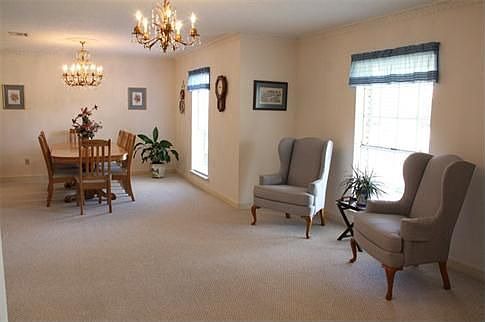 3rd image of 206 Wood Bluff Dr
