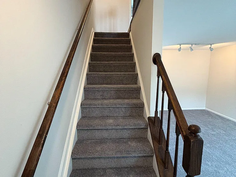 310 Lancaster Sq — Photo 7