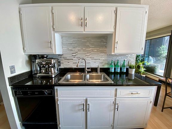 3rd image of 2610 Garfield Ave S #201