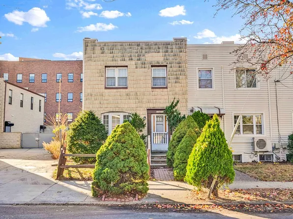 25410 87th Dr, Bellerose, NY 11426