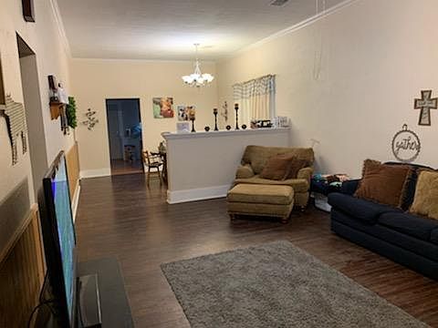4th image of 2610 8th Ave