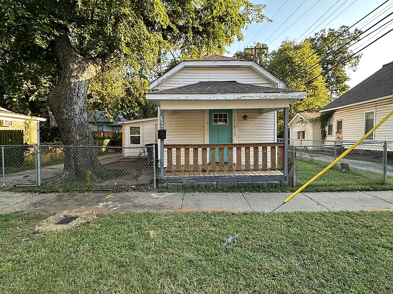 1344 E 8th St — Photo 11