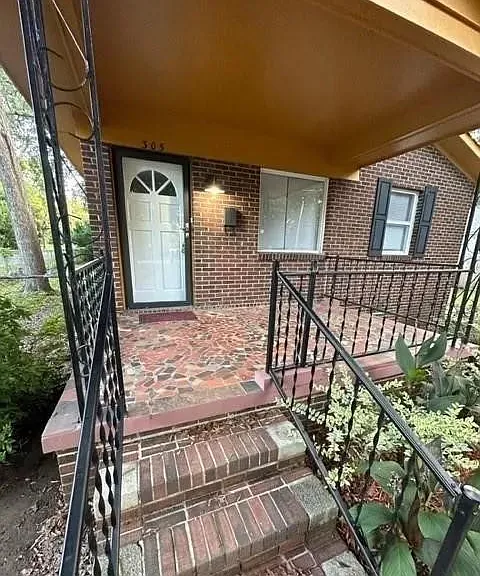 305 Scoggins St — Photo 4