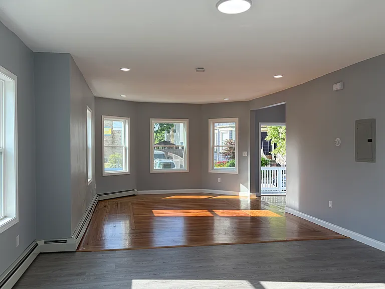 98-100 Whitmarsh St #1 — Photo 2